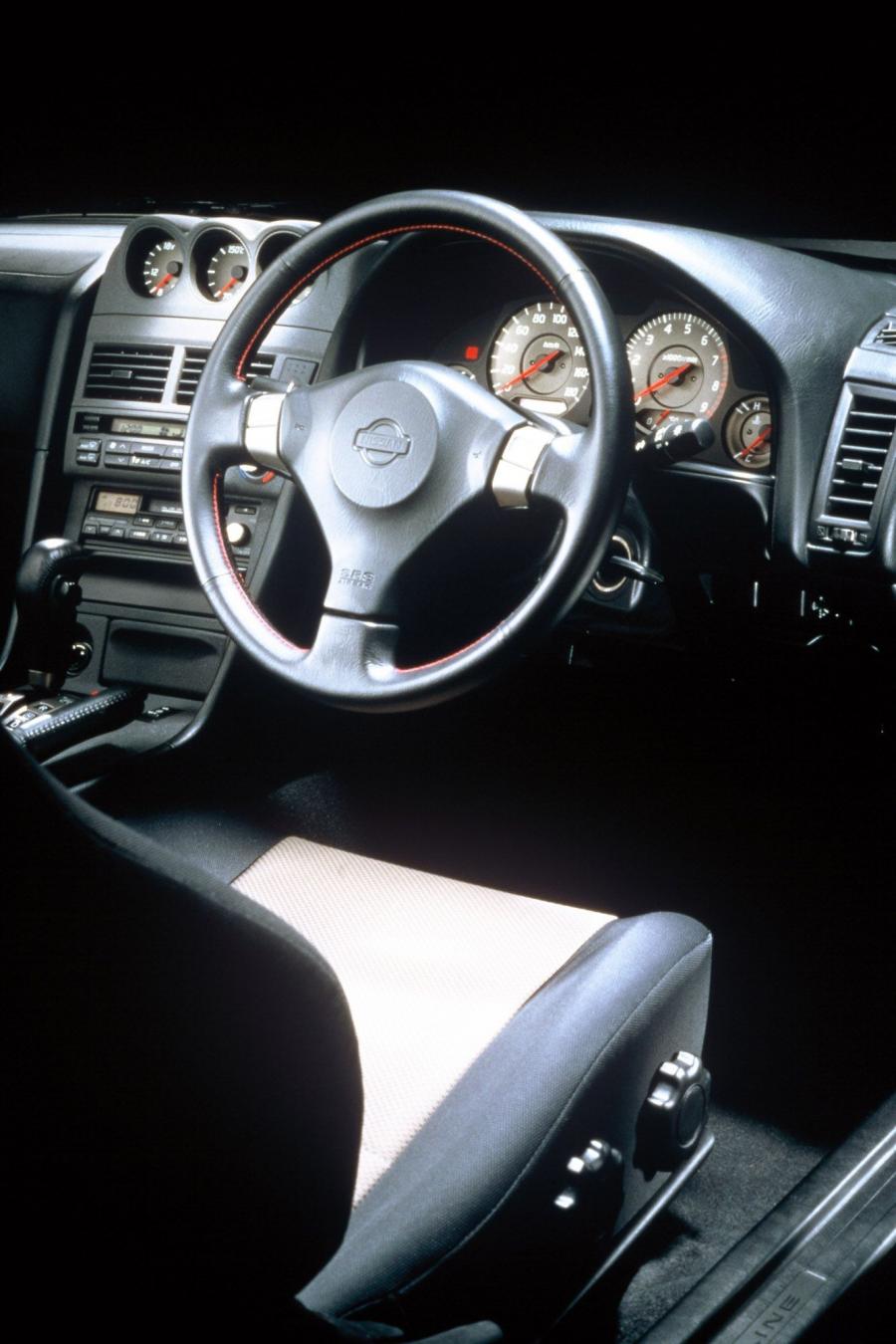  Nissan Skyline GT-R 2002 года  (фото 3 из 15)